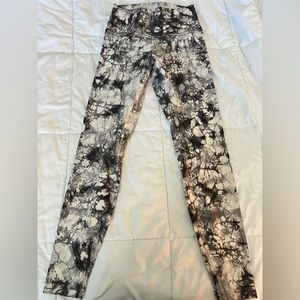 Lululemon WUNDER UNDER Marble Dye Size 6